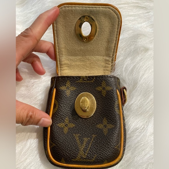 LV authentic Limited Key pouch in monogram - Picture 5 of 16